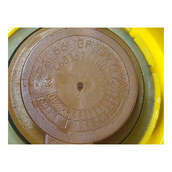 Tampa Oleo Renault Duster1.6 4x2 2013 468367 Amarelo