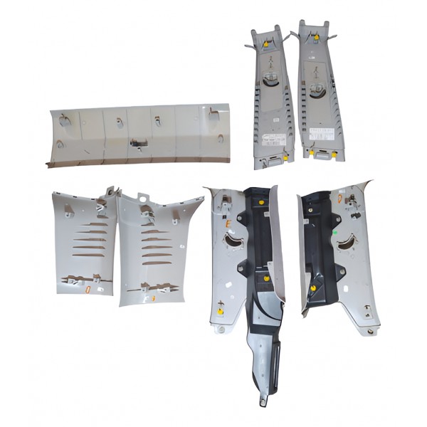 Moldura Lateral Coluna Discovery 3 Tdv6 2005 2009 Detalhe