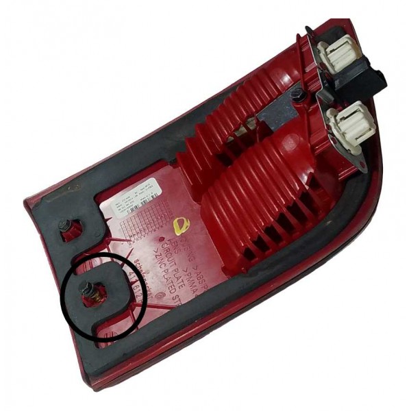 Lanterna Tampa Traseira Direito Bmw X5 4.4is 2004 Detalhe Direito/passageiro Vermelho