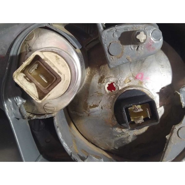 Lanterna Traseira Direito Peugeot 206 2005 Detalhe Direito/passageiro Vermelho